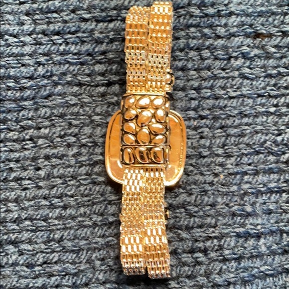 Bracelet, silver tone, Magnolia and Vine. - Picture 3 of 6